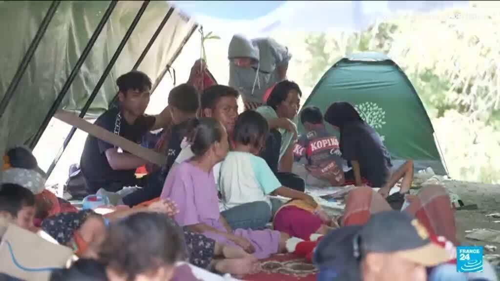 Endonezya'daki Deprem Binlerce Kişiyi Evsiz Bıraktı