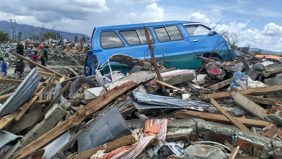 Endonezya'da Deprem Hastaneyi Vurdu, Hastalar Çadırlarda Tedavi Ediliyor