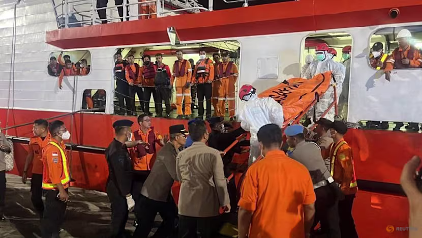 Endonezya'da feribot faciası: Ölü sayısı 64'e yükseldi