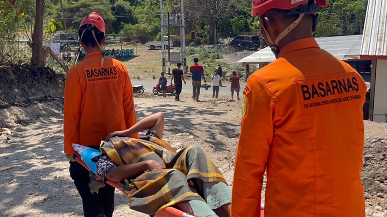 Endonezya'nın Flores Adası'nda 5,9 Büyüklüğünde Artçı Deprem; Ölü Sayısı 53'e Yükseldi