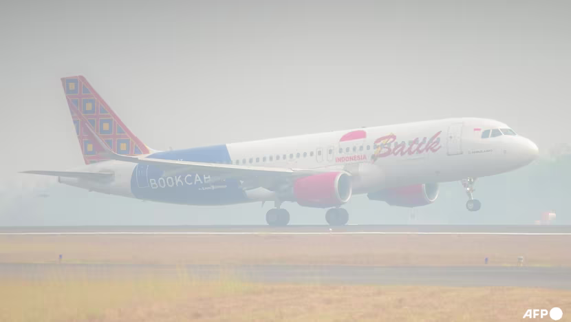 Endonezya, Güney Sumatra'da sisle mücadelede 2,4 ton kuru buz attı