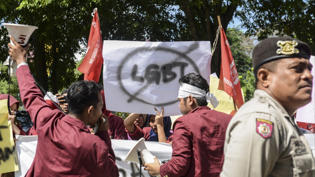 Endonezya'da LGBT karşıtı eğitim: Gençler damgalanıyor mu