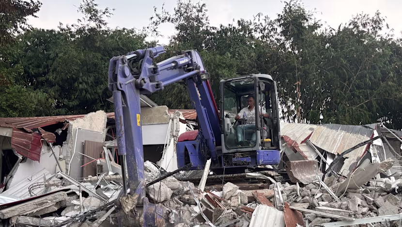 Endonezya'da Lüks Hapishane Villaları Yıkıldı: Viski ve TV'ler Ele Geçirildi