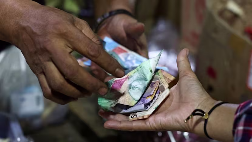 Endonezya Merkez Bankası Başkanı Sürpriz Faiz Artışı Sonrası Yabancı Yatırımcılara Bilgilendirme Yaptı