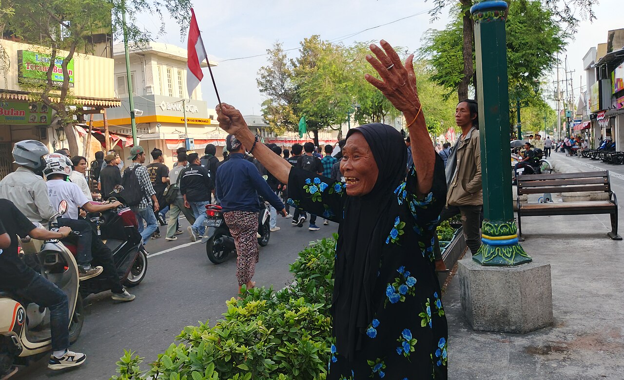 Endonezya'da Yolsuzluk Karşıtı Büyük Protesto: On Binler Meclis Önünde