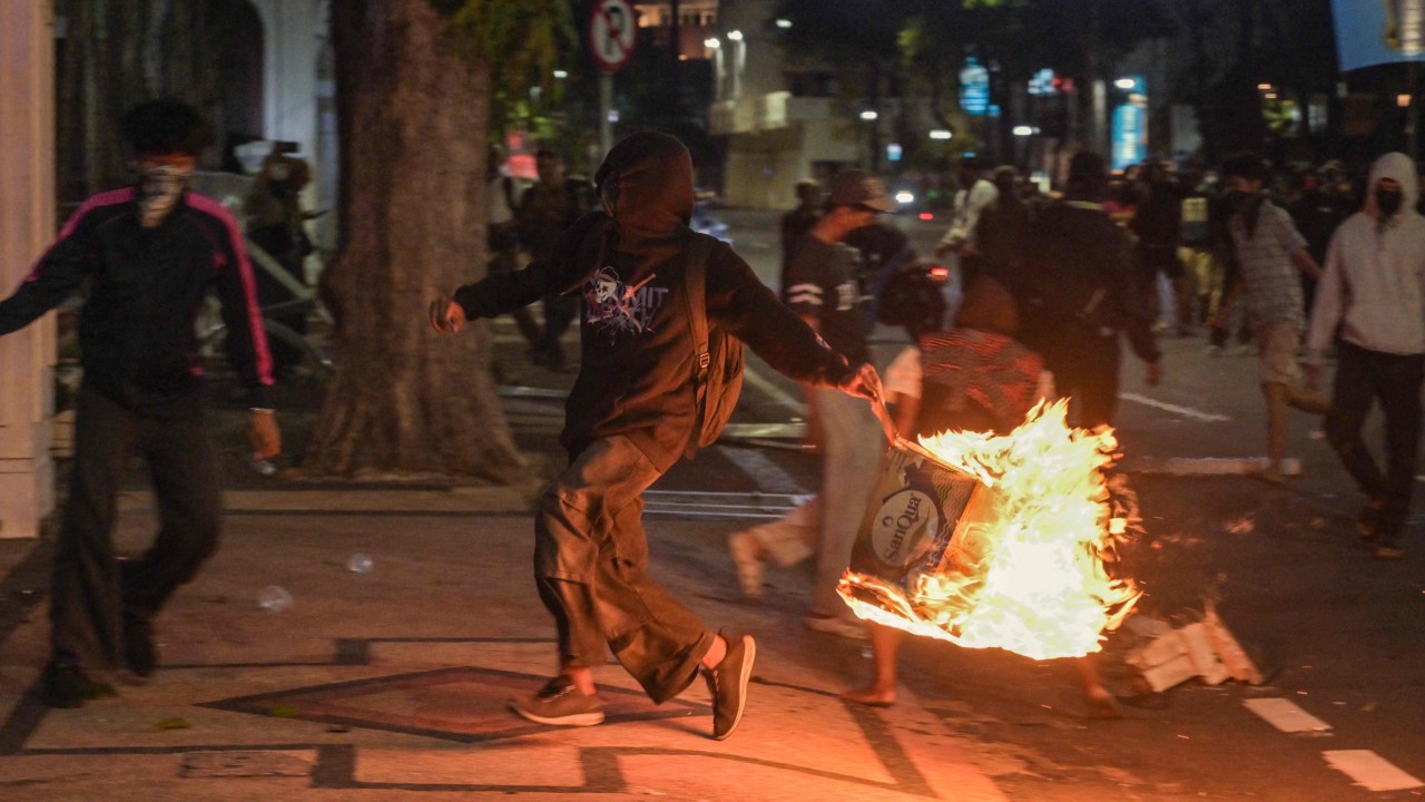 Endonezya'da hükümet karşıtı protestolarda onlarca gözaltı
