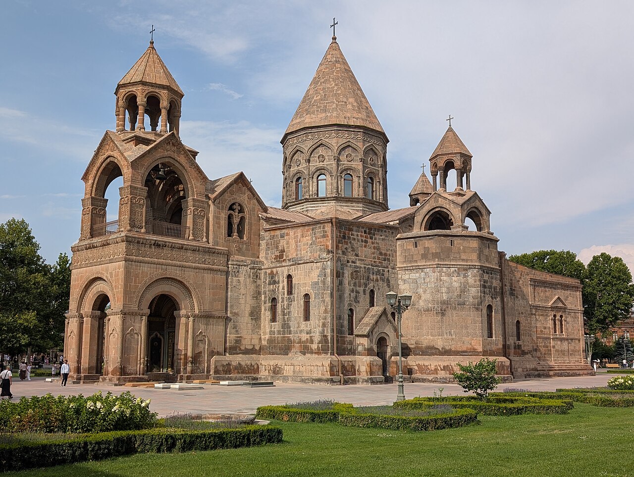 Ermeni Kilisesi Başkanı Rusya İçin Casusluk Yaptığı İddiasıyla Yargılanıyor