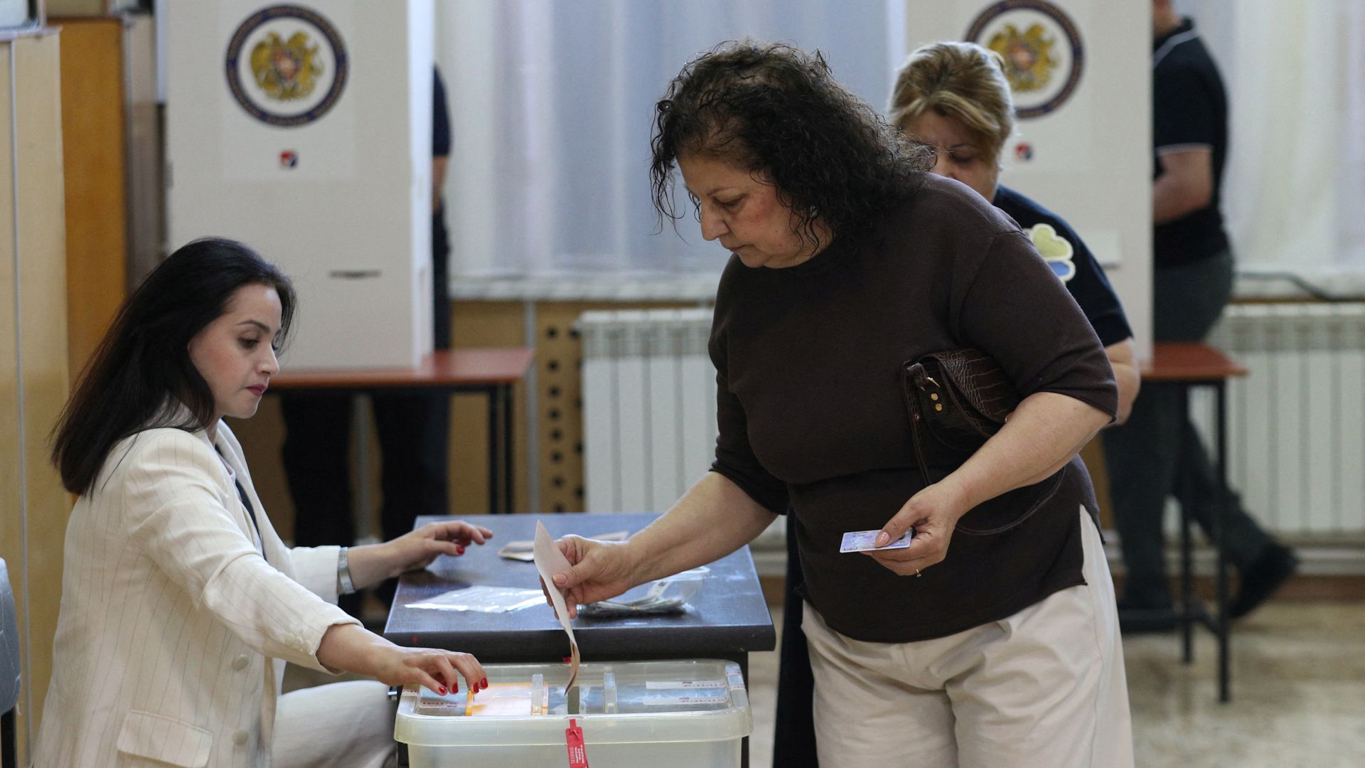 Ermenistan'da AB yanlısı parti seçimi kazandı, Rusya müdahalesi iddiaları