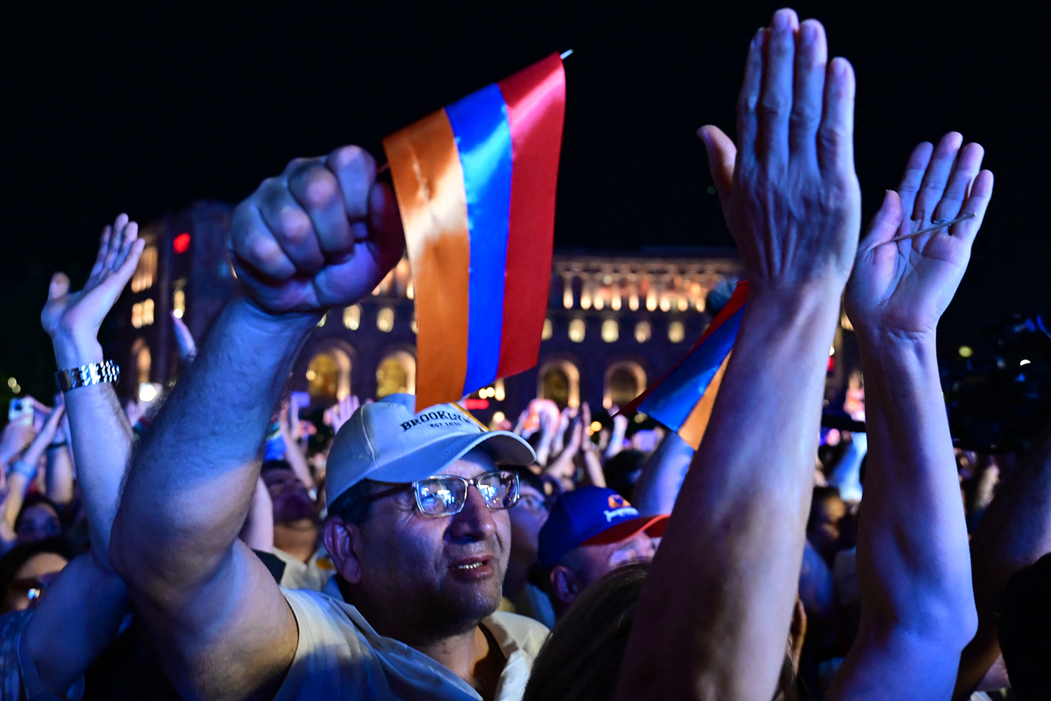 Ermenistan'da Seçimler Rusya'nın Gölgesinde Geçiyor