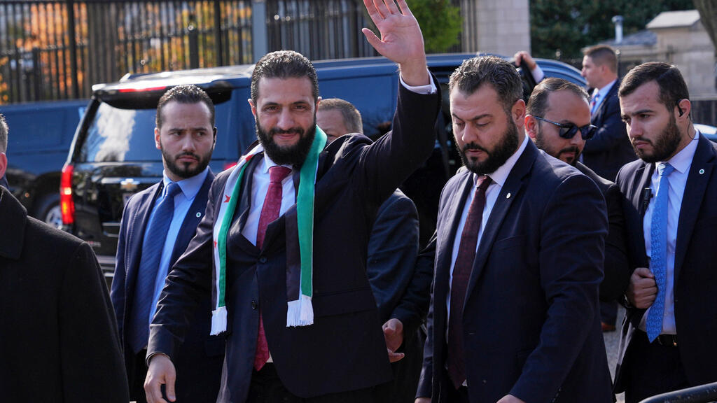 Esad Sonrası Suriye'de Güvenlik Endişesi: Macron, Al-Şaraa ile Görüşecek