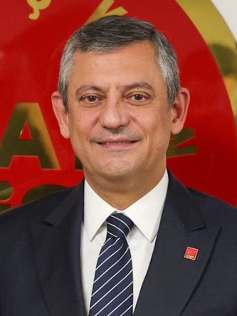 Eski CHP liderinden yeni parti hamlesi