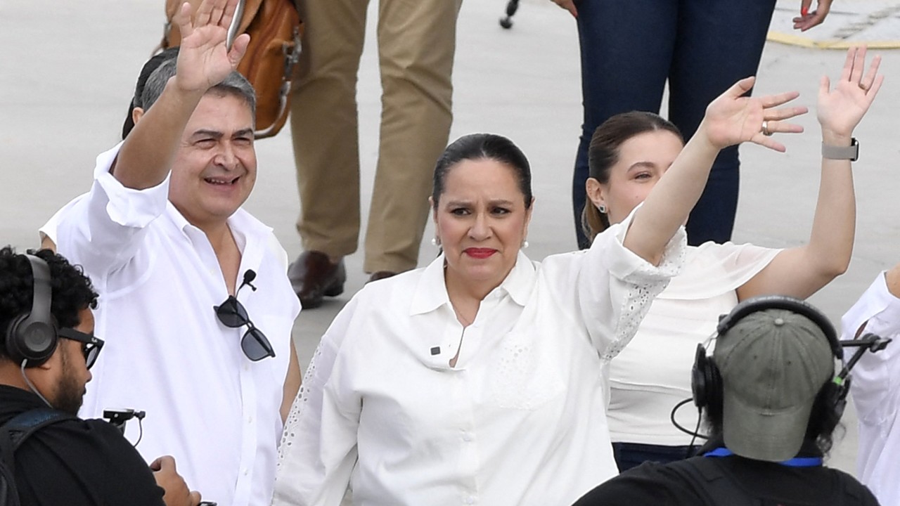 Eski Honduras Devlet Başkanı Hernandez, Trump'ın Aftan Sonra Ülkesine Döndü