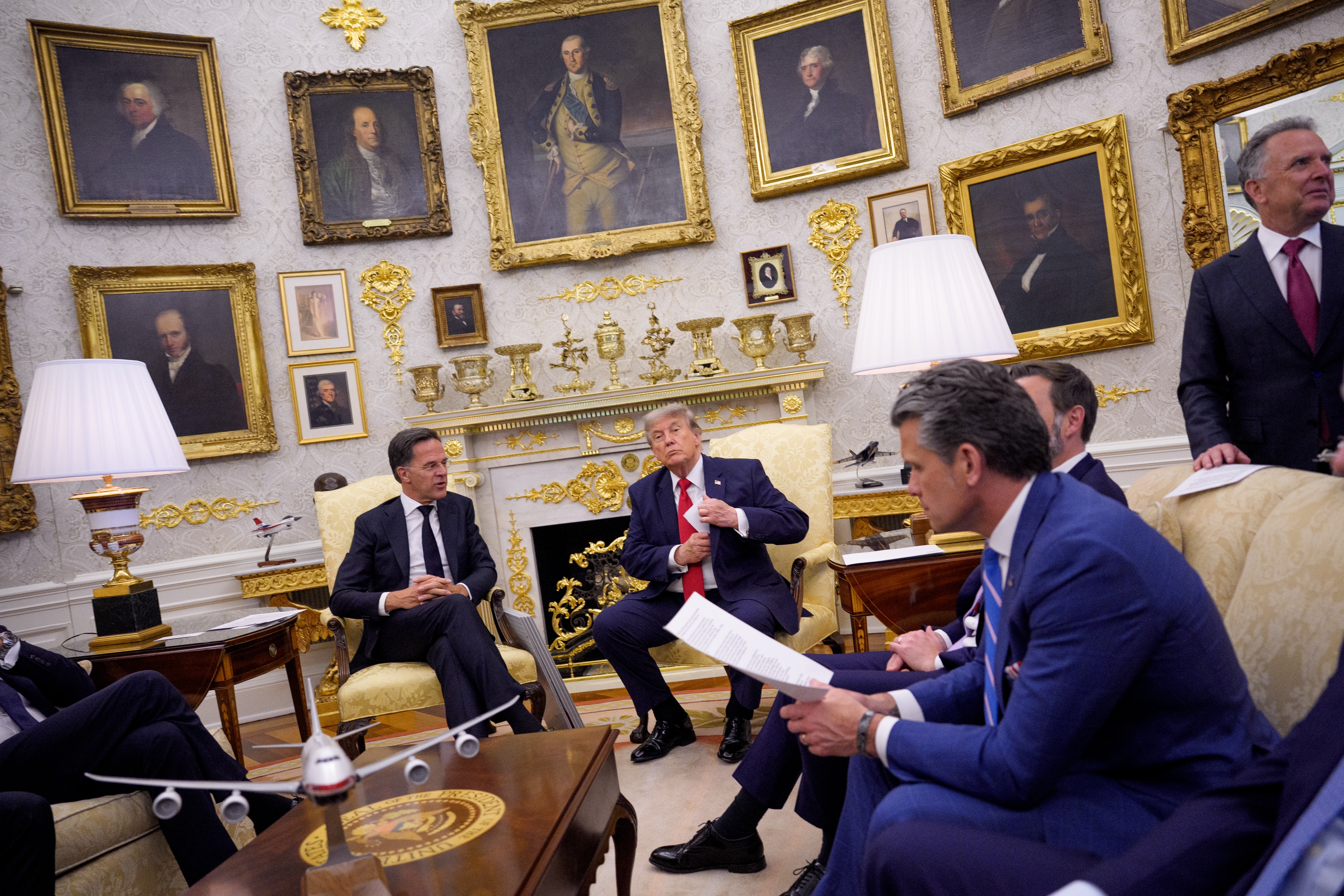 Eski NATO elçisi: Avrupa, Trump’ın Ukrayna politikasını anlamaya çalışıyor