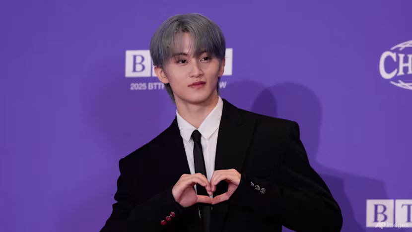 Eski NCT Üyesi Mark Lee, Upper Room Etiketiyle Çıkış Yapıyor