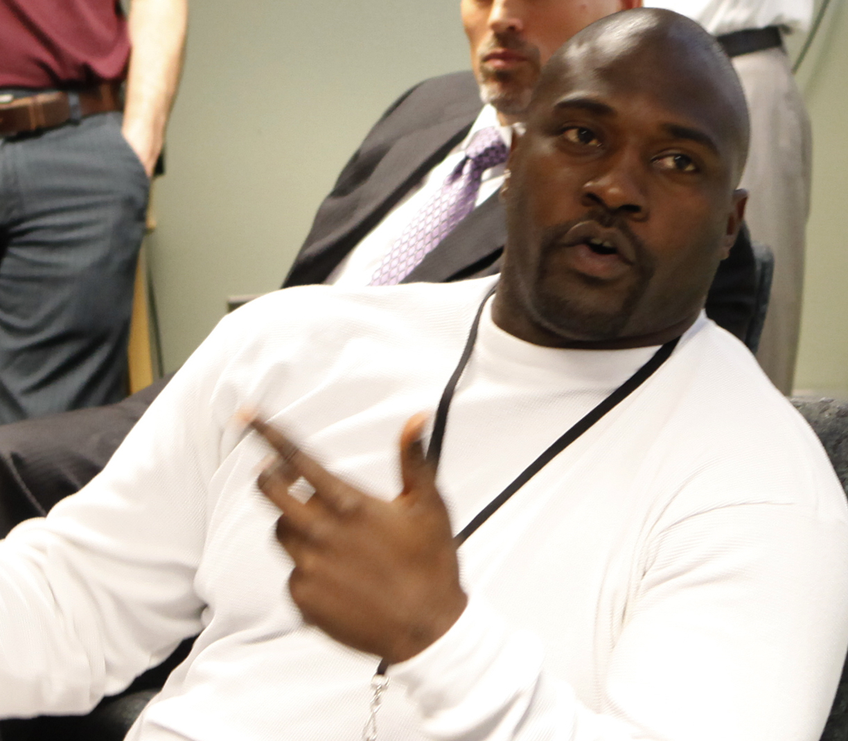 Eski NFL oyuncusu Wiley, eşine şiddet suçlamasıyla tutuklandı