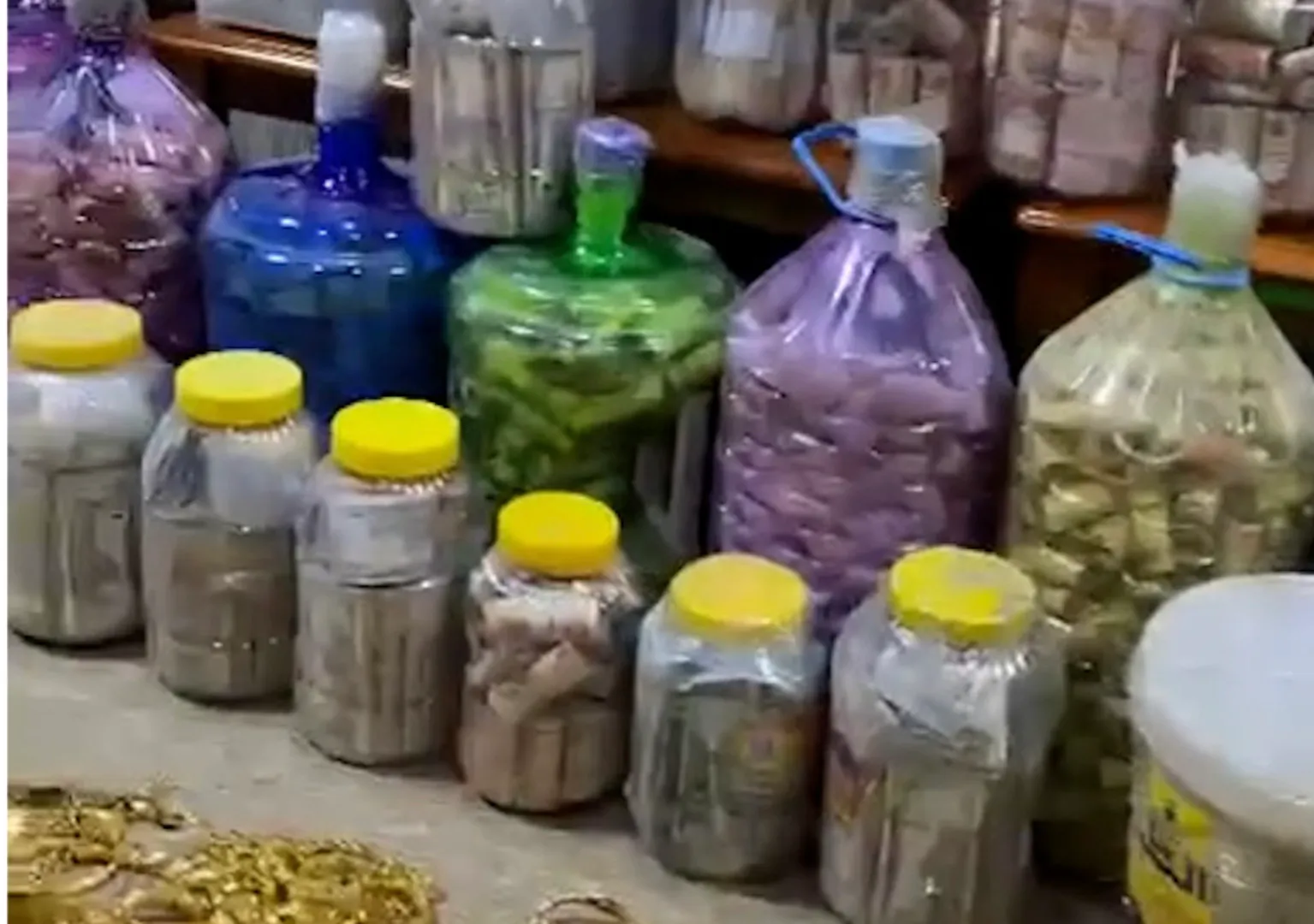 Eski Petrol Bakanına Bağlı Sığınaklarda 19 Milyon Dolar Bulundu