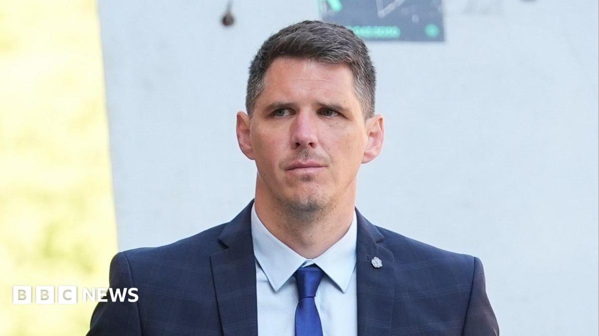 Eski polis memuru 'zehirli' WhatsApp kültürü nedeniyle hapis cezası aldı