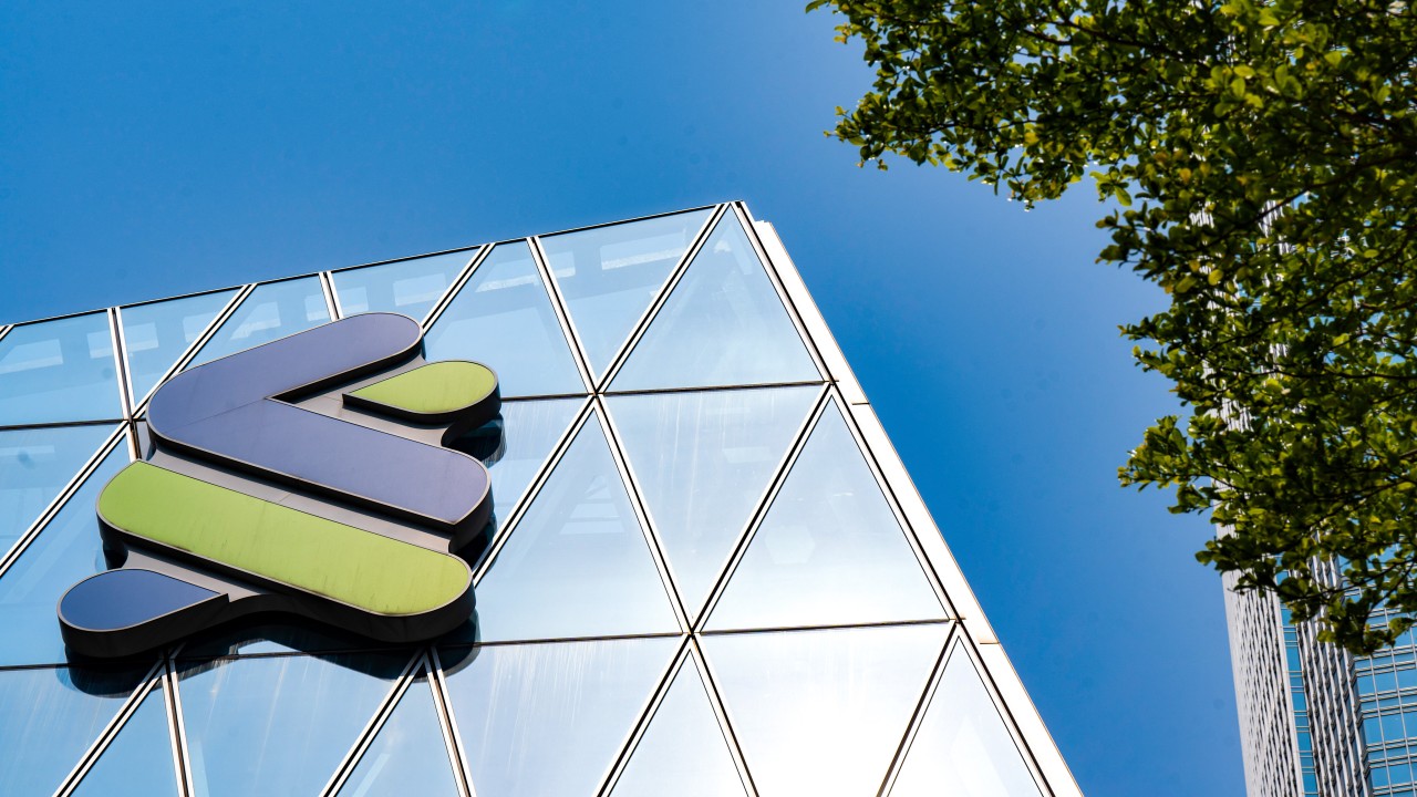Eski Standard Chartered yöneticilerine dev Afrika yatırım vurgununda hapis