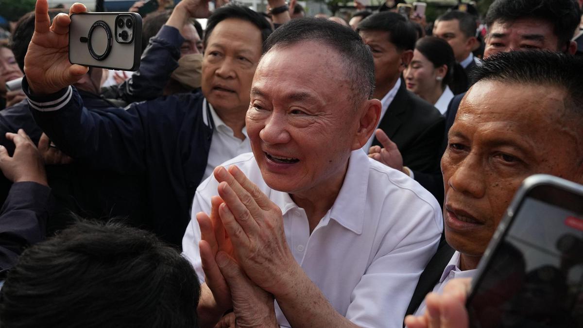 Eski Tayland Başbakanı Thaksin'e kraliyet affı: Erken tahliye
