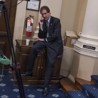 Eski Temsilci Jim Renacci, Max Miller'ın çekilmesi halinde Kongre'ye dönmeyi değerlendiriyor