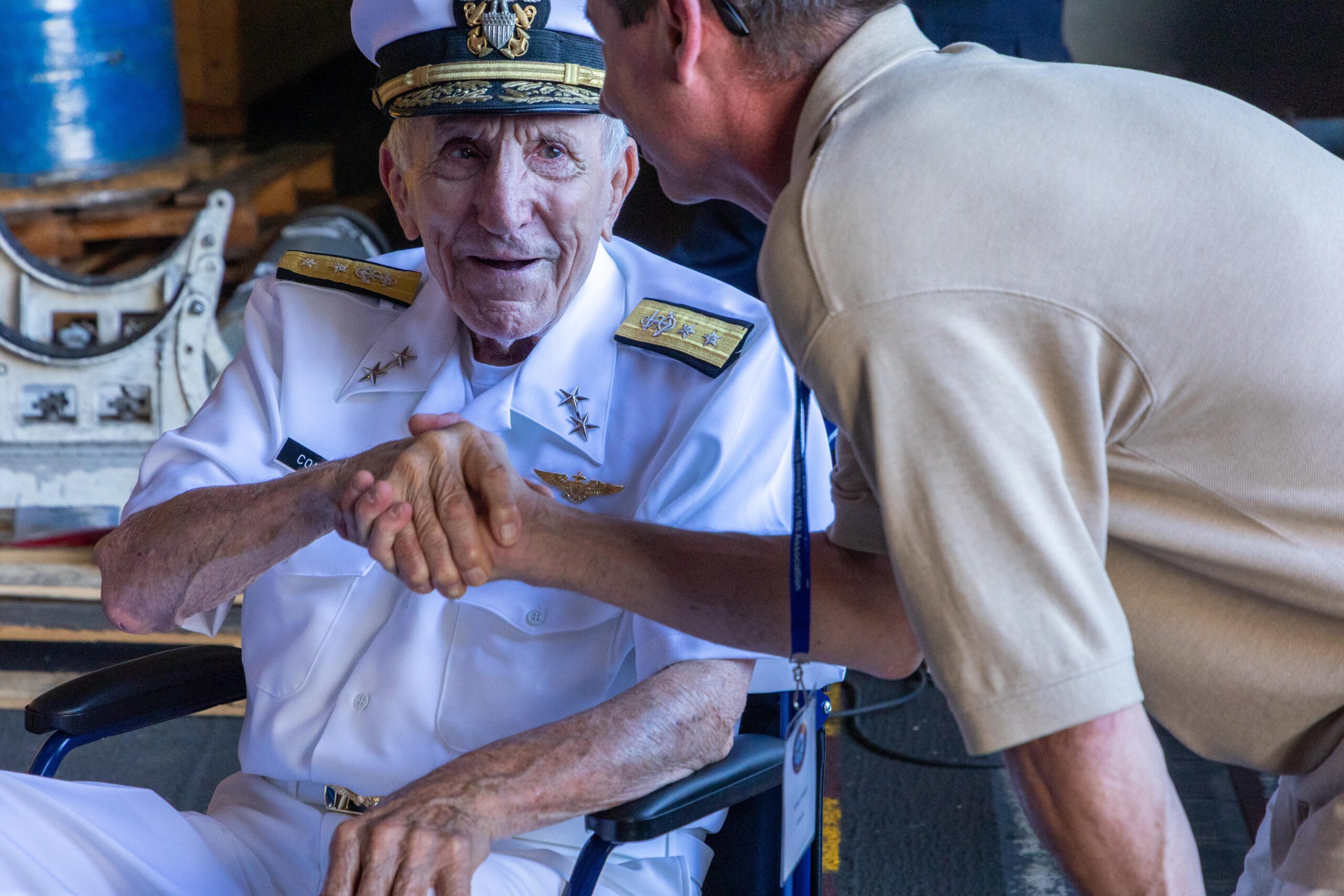 Eski USS Nimitz Denizcileri 'Yaşlı Tuz'a Veda Etti
