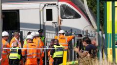 Essex'ten Londra'ya Giden Tren Raydan Çıktı: Seyahat Kaosu