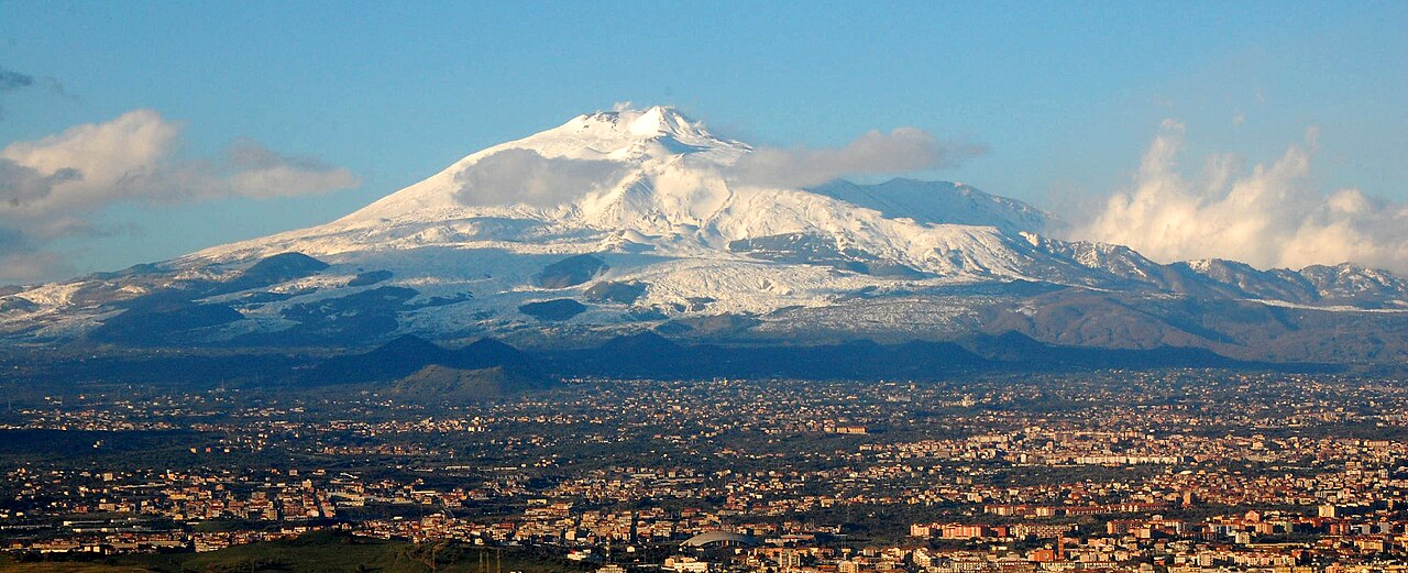 Etna patlaması Katanya Havaalanı'nı cumartesiye kadar kapattı