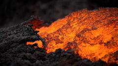 Etna Yanardağı'nda Görkemli Lav Akıntısı