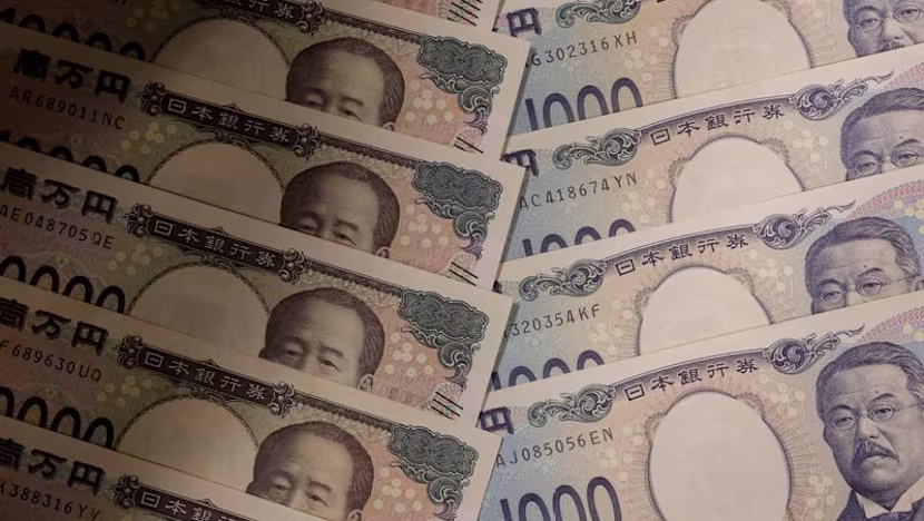 Euro haftalık düşüşe hazırlanıyor, yen en büyük kazancı peşinde