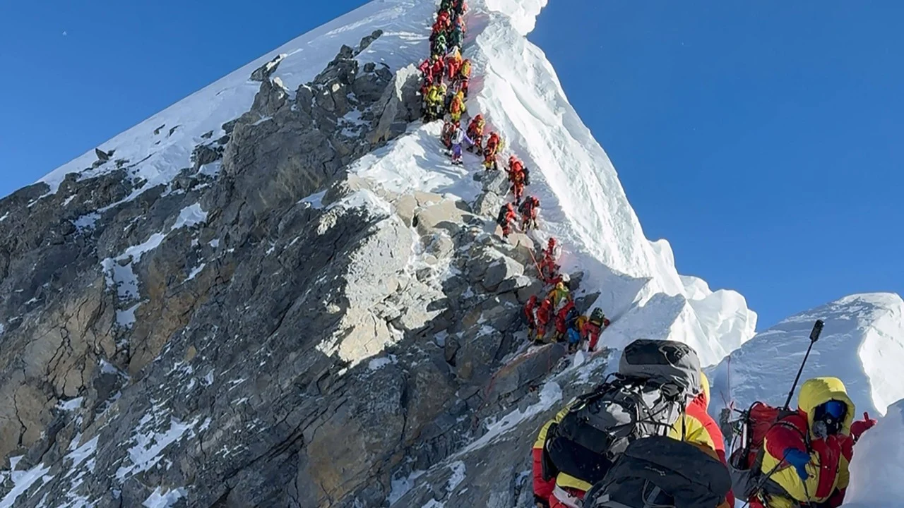 Everest'te 6 Gün Kayıp Kalan Rehber Dönüş Mucizesi