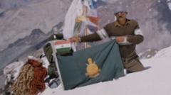 Everest'te 30 Yıldır Donmuş 'Yeşil Botlar' Sonunda Evine Dönüyor