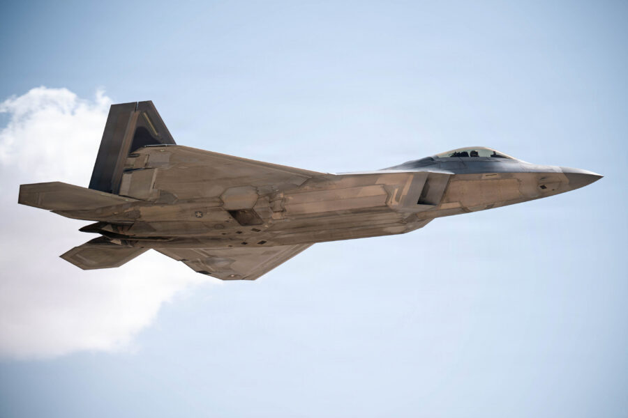 F-22'ler İran Gerilimine Rağmen Ortadoğu'yu Terk Ediyor