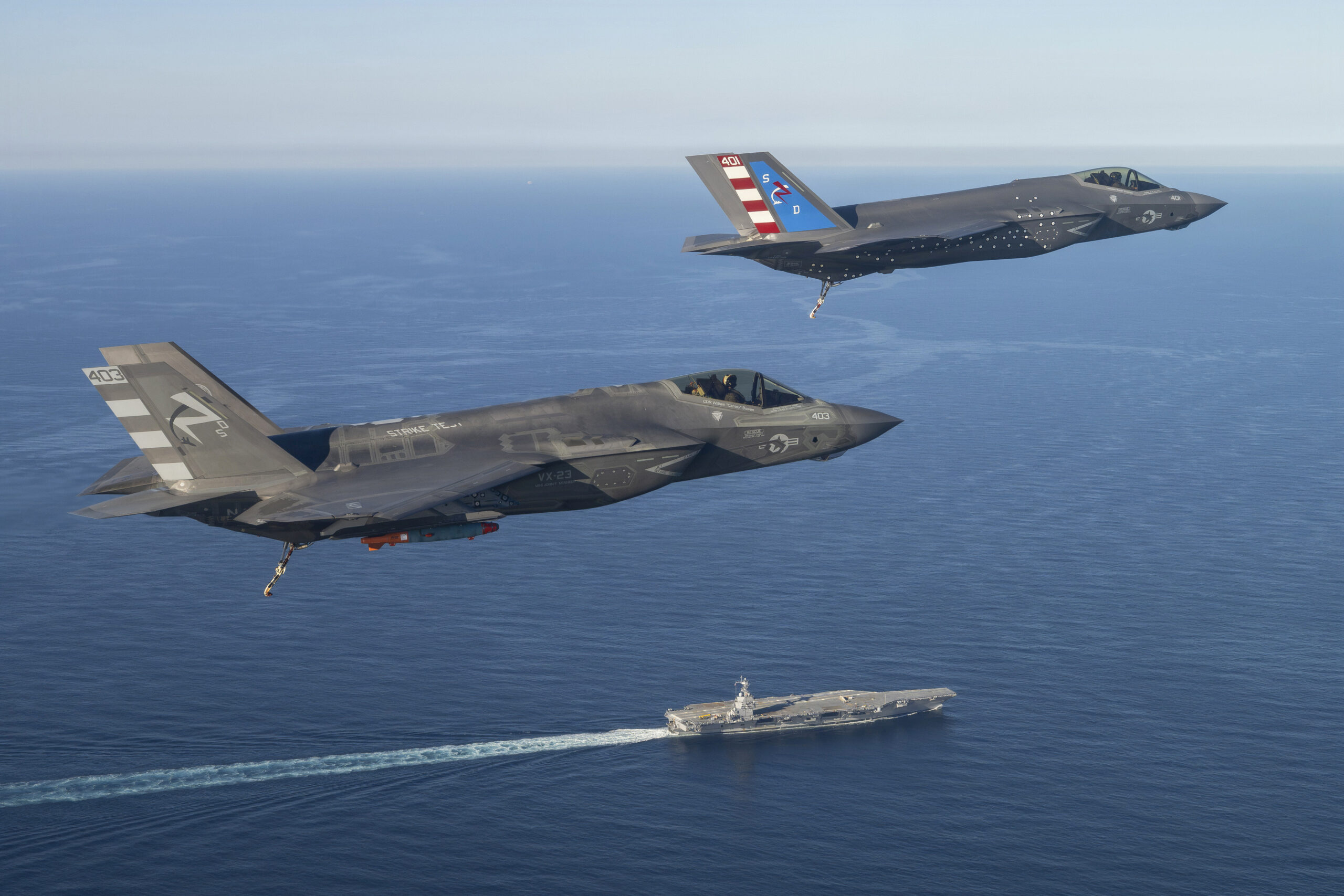F-35C savaş uçağı yeni nesil uçak gemisine ilk kez indi