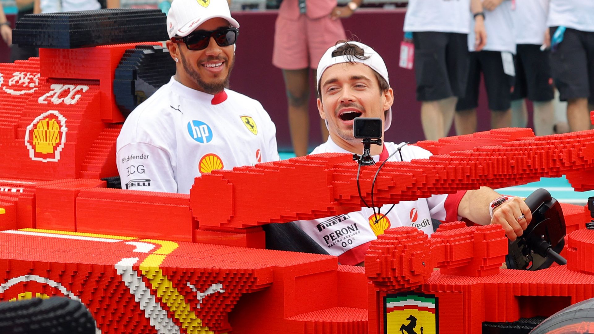 F1 pilotlarından Lego araçlı geçit törenine tepki: 'Palyaço gibi görünmemeliyiz