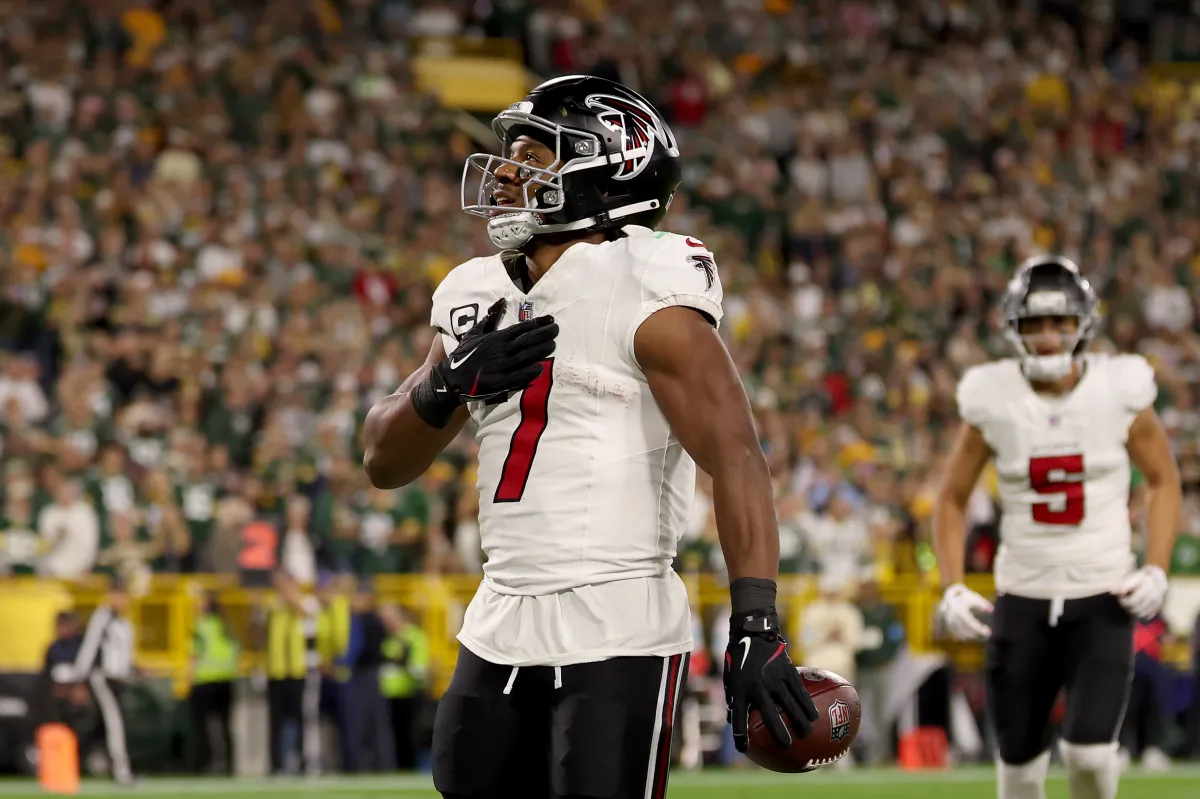 Falcons Yıldızı, Koçunun Konuşmasına Tartışmalı Benzetme Yaptı