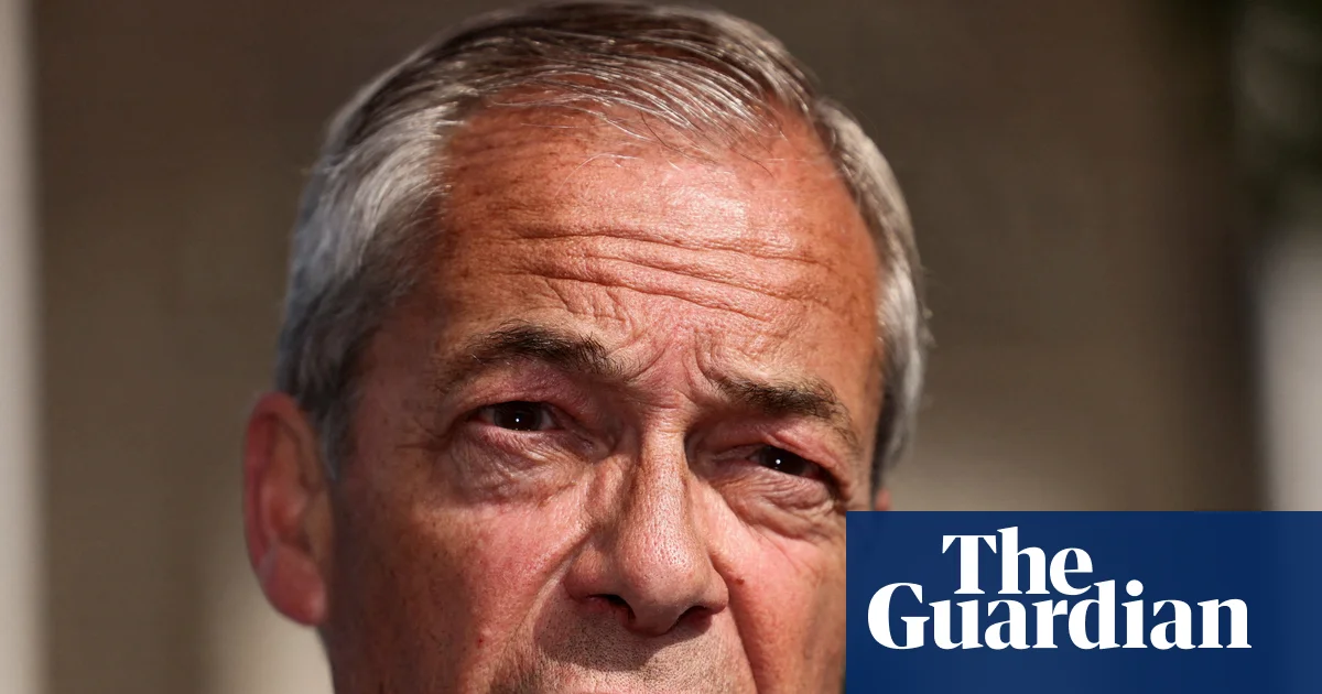 Farage, sağlamlaşan aşırı sağ karşısında halkın öfkesine yön veriyor