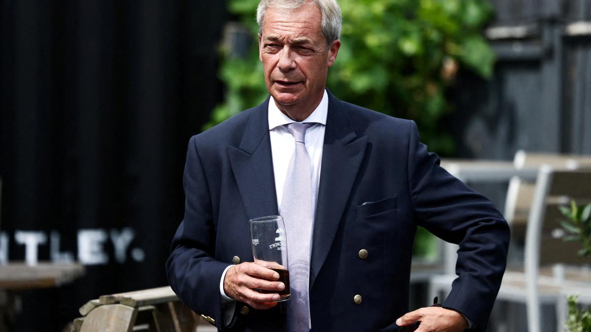 Farage Avam Kamarası'na geri döndü, Binface'e karşı zafere ulaştı