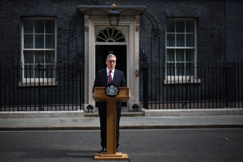 Farage'ın 'Kurban' Stratejisi: Burnham Döneminde Reform UK Lideri Kendi Çıkarını Kolluyor
