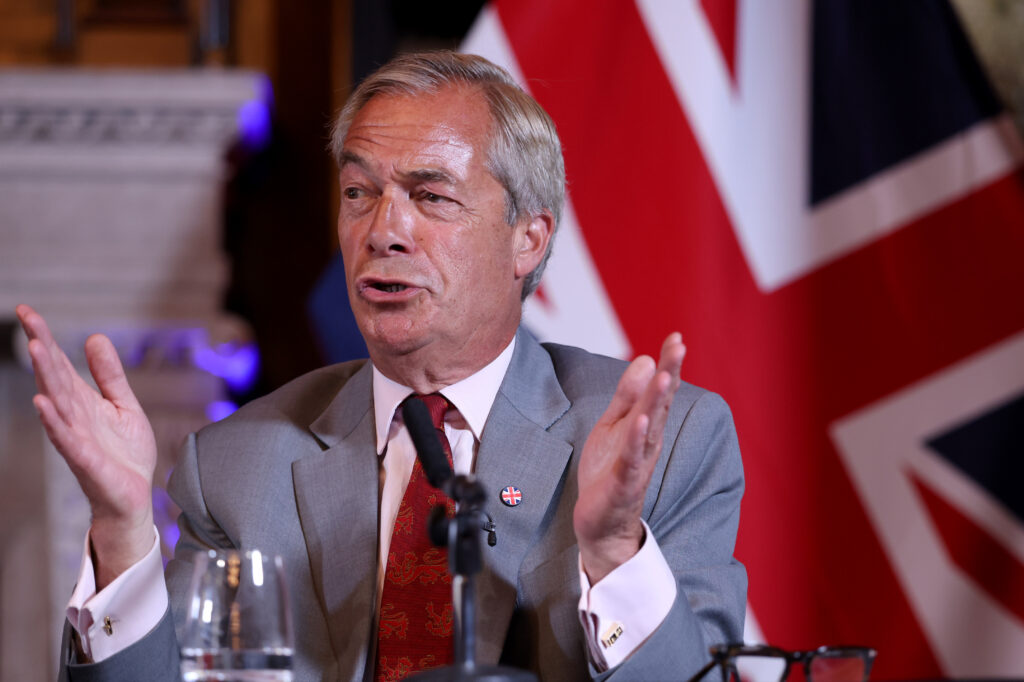 Farage, Clacton'da Yerel Kahraman Hikayesiyle Seçmeni Arıyor