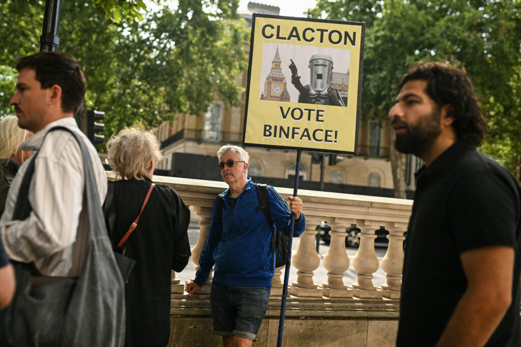 Farage'ın son kumarı Reform'un iktidar yolunu gölgeliyor