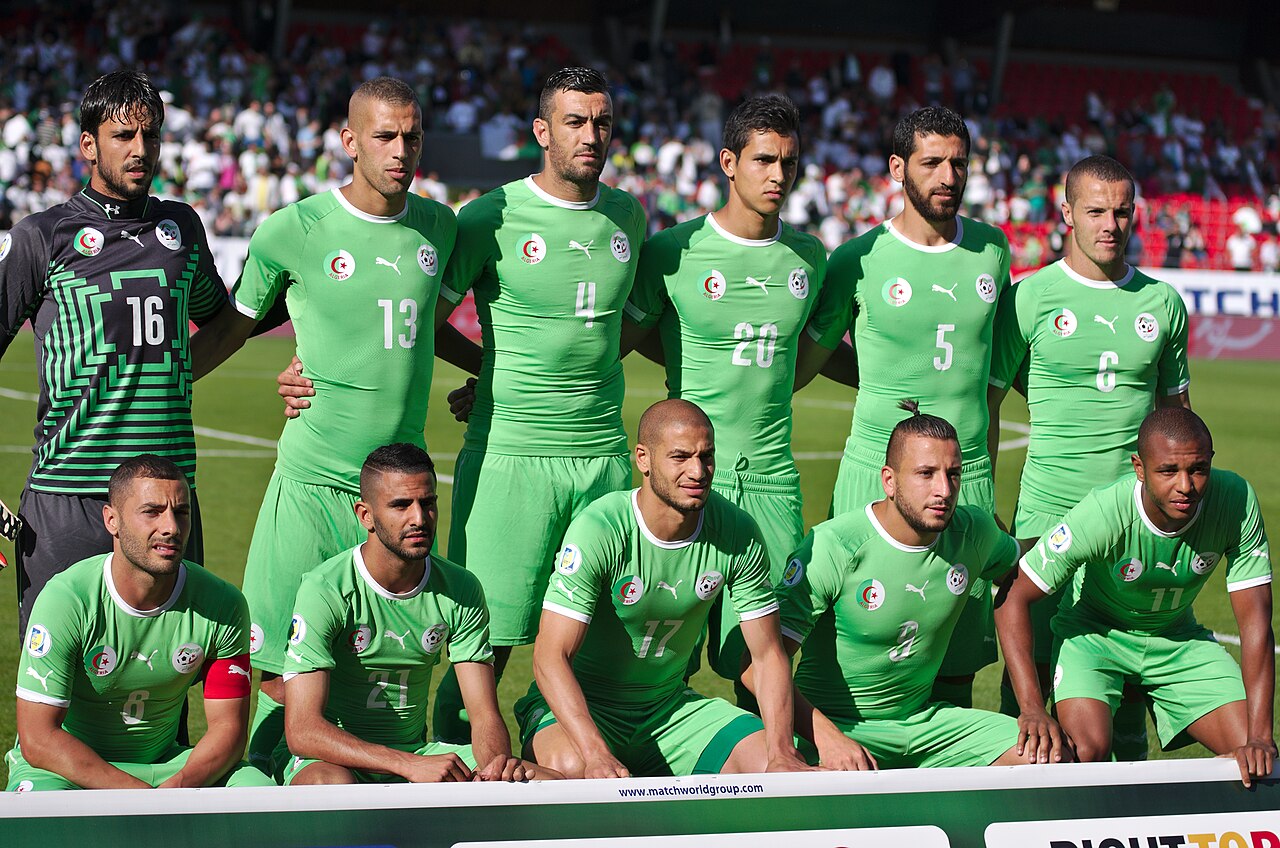 Faslı futbolcu galibiyet golü sonrası annesine sarıldı