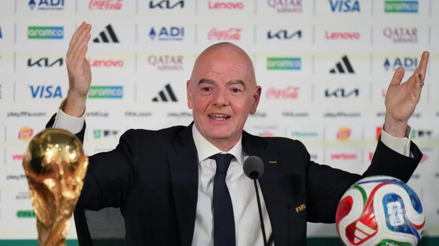 FIFA, Dünya Kupası'nı özel sermayeye satma planından vazgeçti