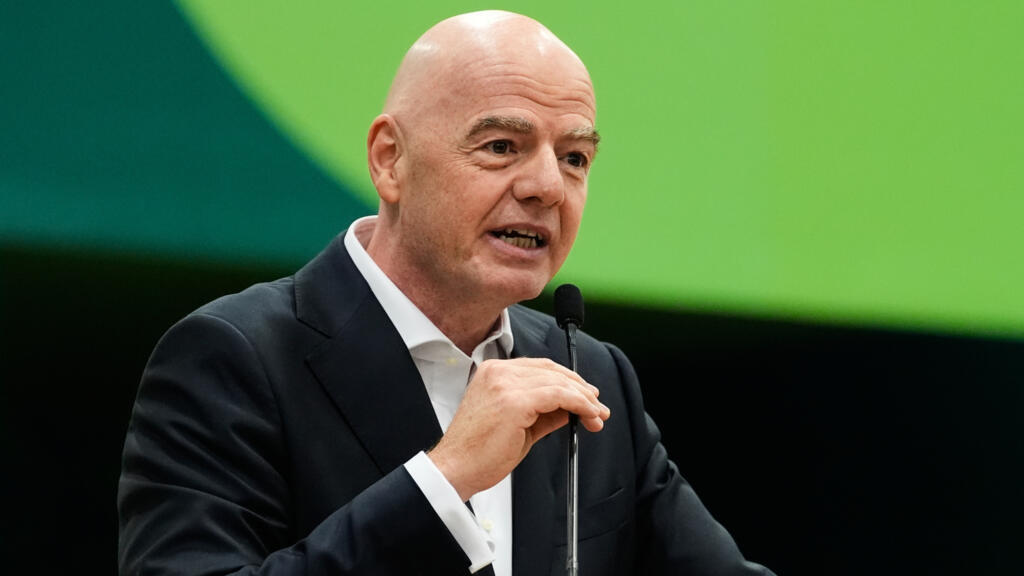 FIFA, Dünya Kupası'nda özel yatırımcı tartışması için özür diledi