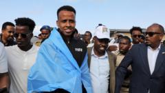 FIFA'nın Yasakladığı Hakem Artan Somali'ye Döndü