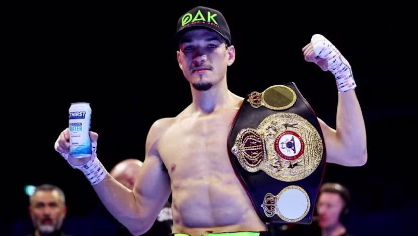 Figueroa, kiloda kalamayınca WBA tüy siklet kemerini kaybetti