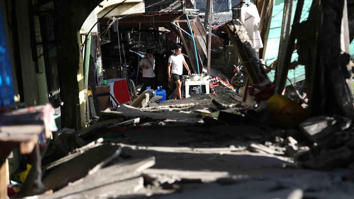 Filipinler'de Deprem: 41 Ölü, Açık Hava Hastaneleri