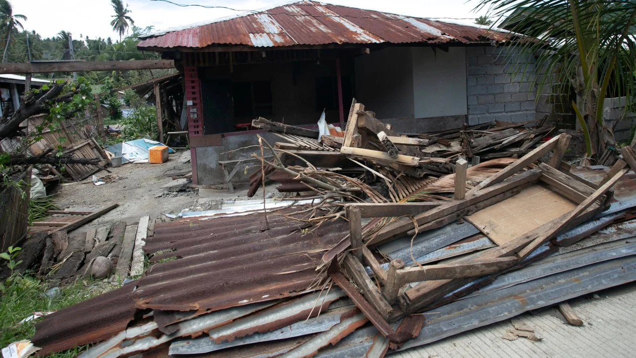 Filipinli Belediye Başkanı: Depremzedelere Helikopterle Yiyecek Uçurun