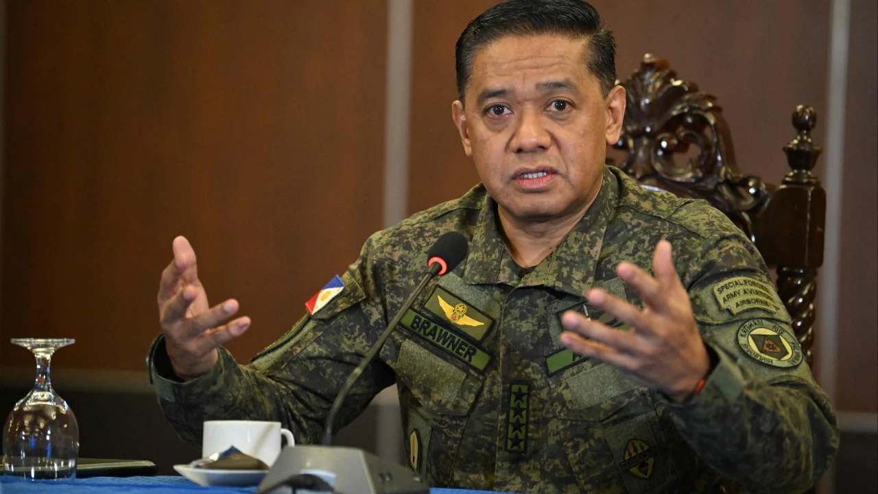 Filipinler'de Senato Krizi: Askeri Lider Siyasi Müdahale Endişelerini Reddetti