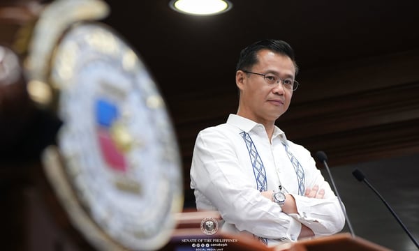 Filipinler Senatosu Duterte'yi Başkanlıktan Düşürdü