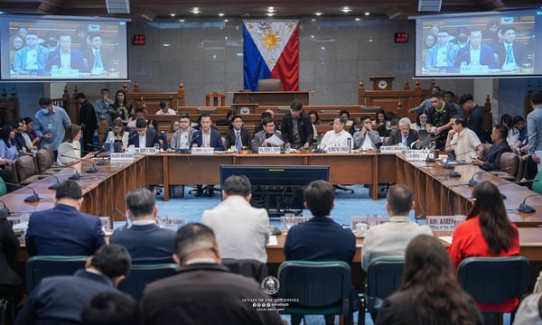 Filipinler Senatosu'ndaki Kriz: Başkan Yardımcısı Duterte'nin Azli Tehlikesi